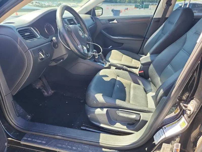 2012 VOLKSWAGEN JETTA SE  