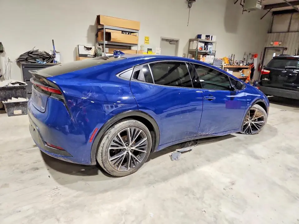 2024 TOYOTA PRIUS XLE  