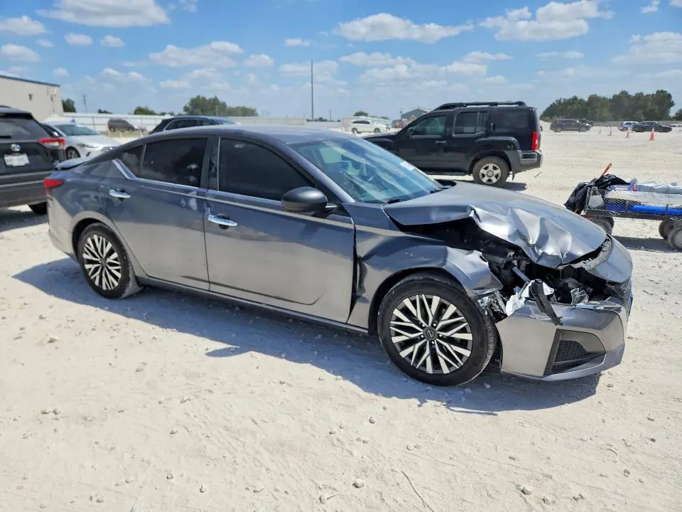 2024 NISSAN ALTIMA SV  