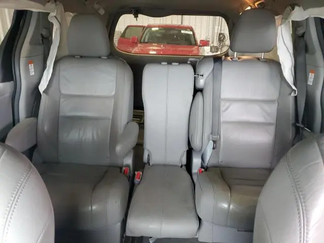 2016 TOYOTA SIENNA XLE  