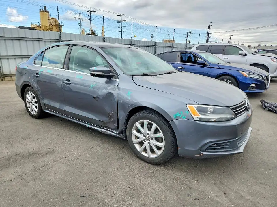 2014 VOLKSWAGEN JETTA SE  