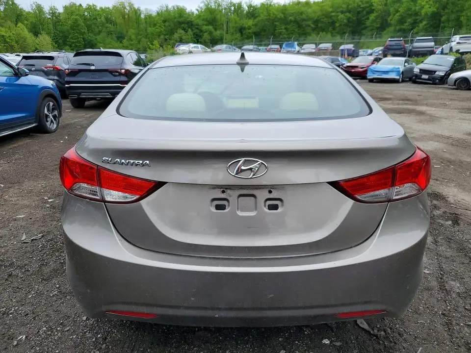 2011 HYUNDAI ELANTRA   