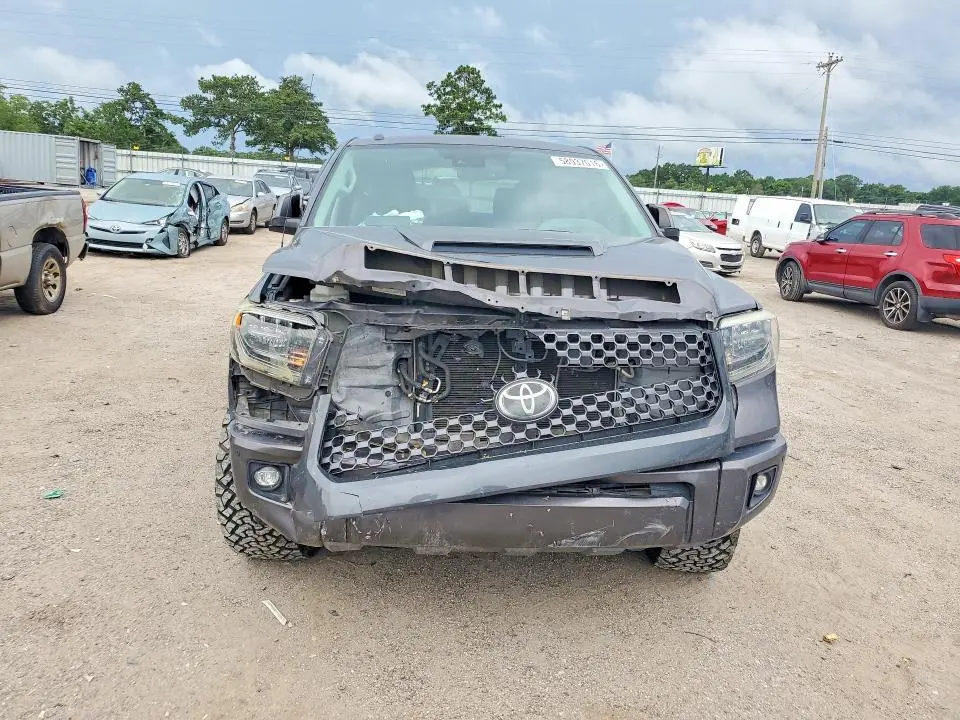 2018 TOYOTA TUNDRA CREWMAX SR5  