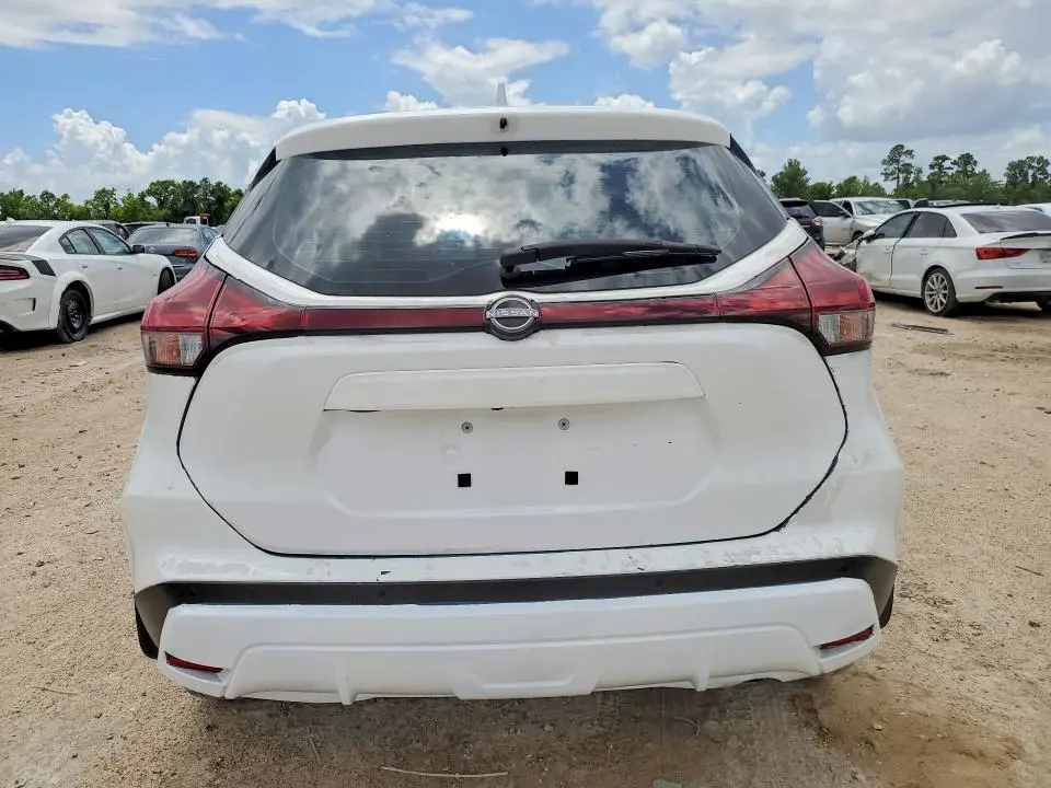 2024 NISSAN KICKS S  