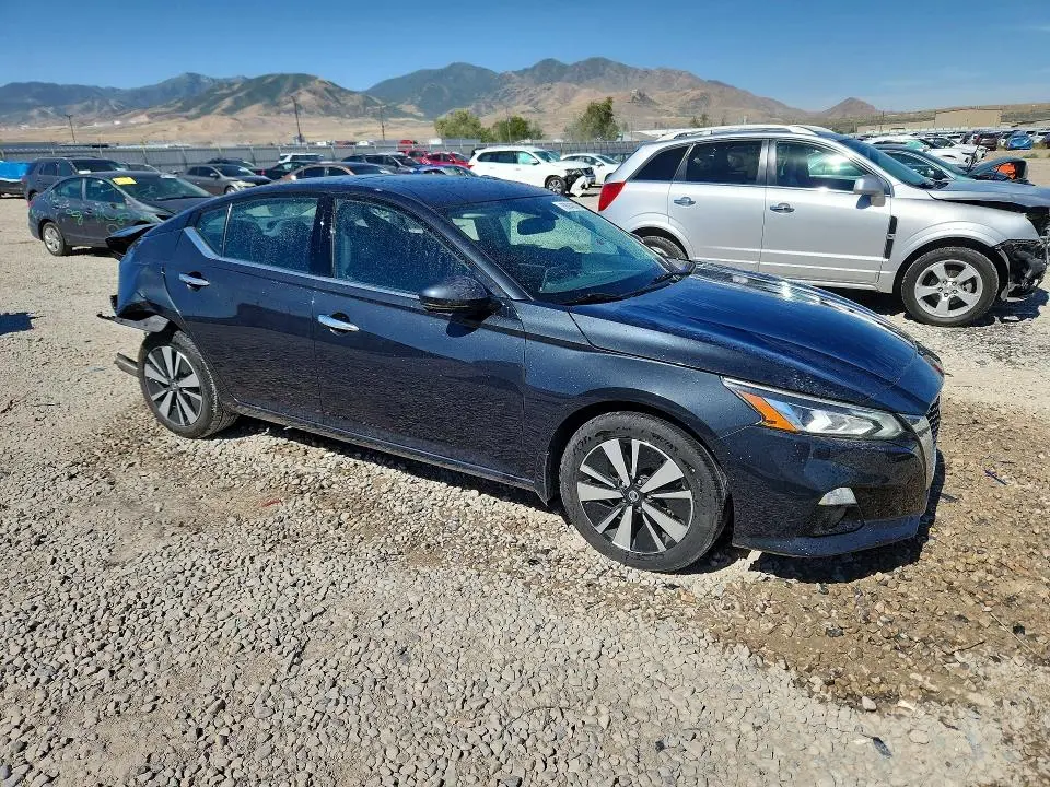 2019 NISSAN ALTIMA SV  