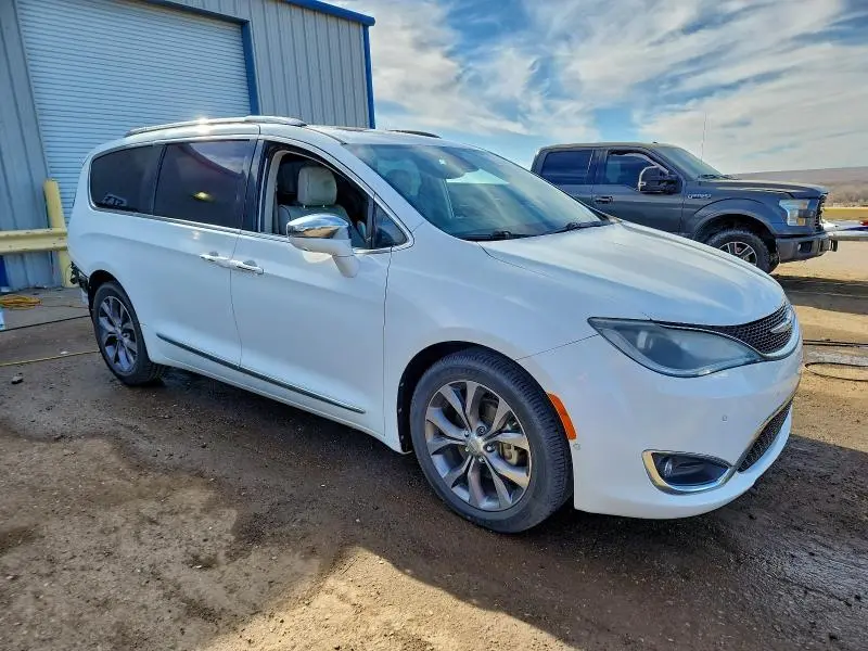 2017 CHRYSLER PACIFICA LIMITED  