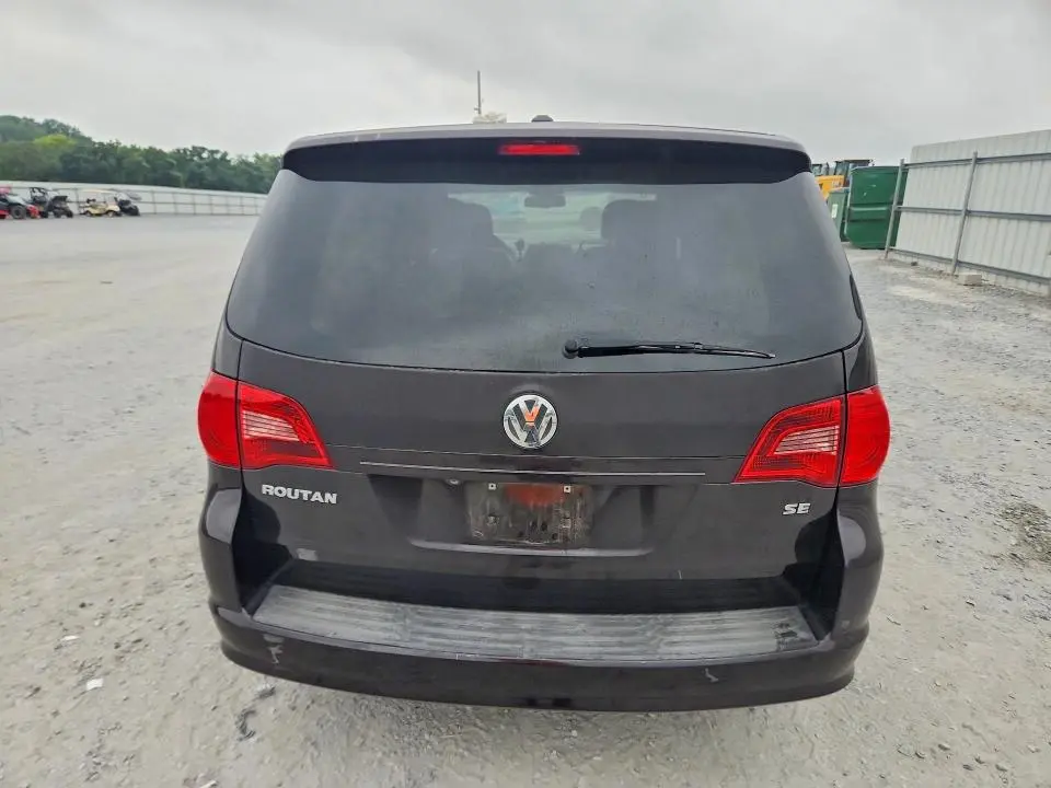 2010 VOLKSWAGEN ROUTAN SE  