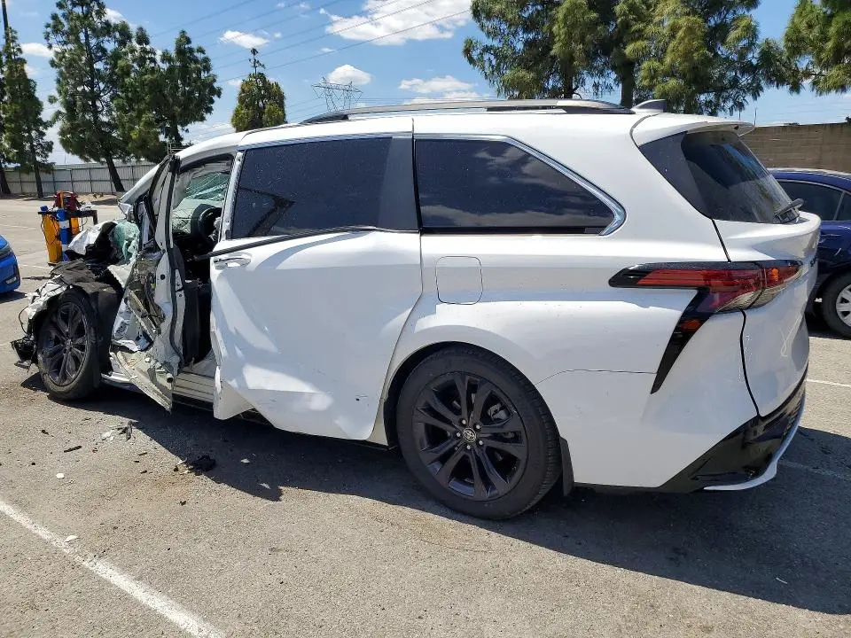 2023 TOYOTA SIENNA XSE 7-PASSENGER  