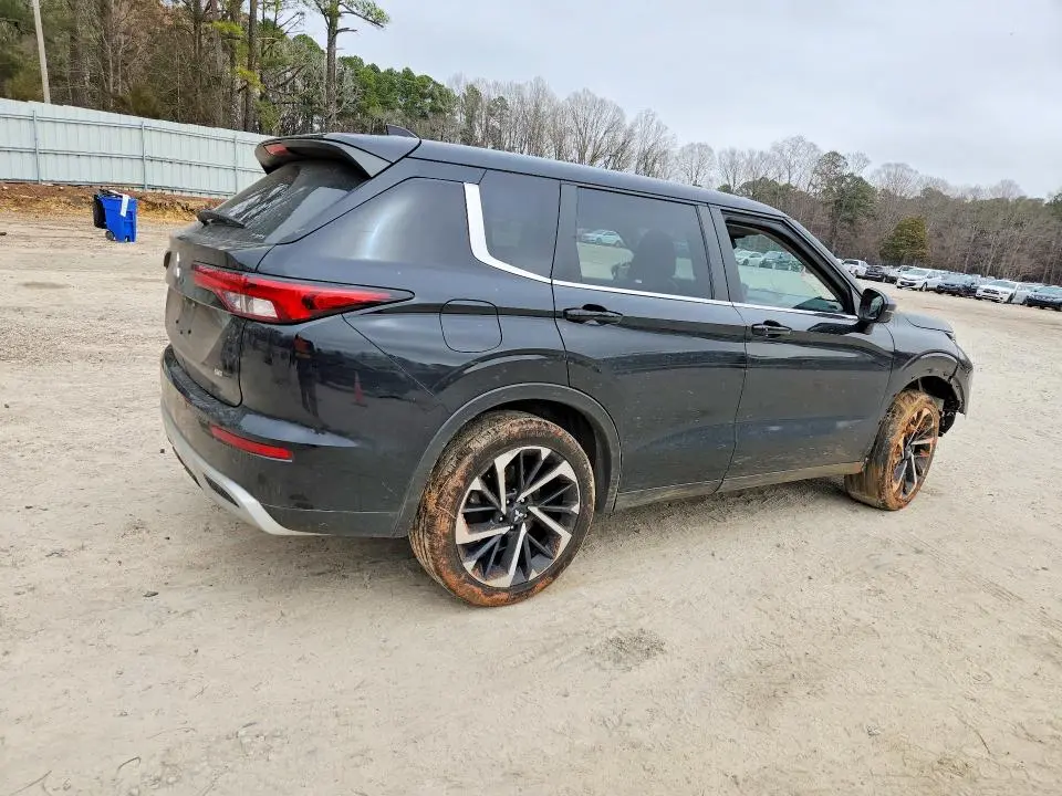 2022 MITSUBISHI OUTLANDER SE  