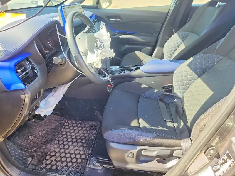 2022 TOYOTA C-HR XLE  