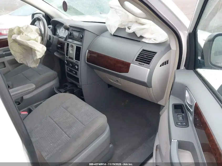 2010 CHRYSLER TOWN & COUNTRY TOURING