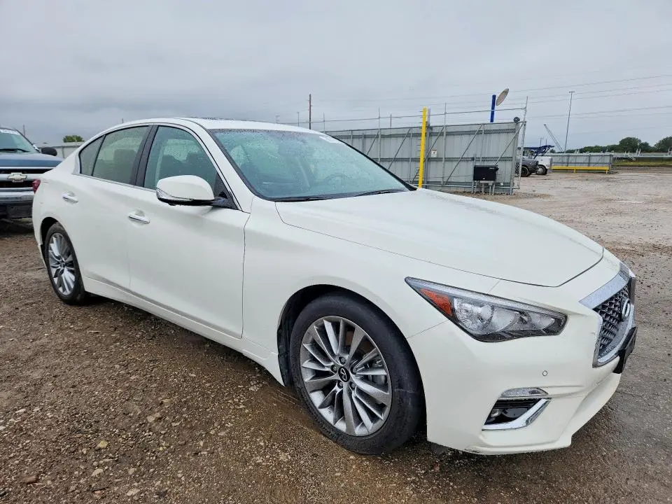 2023 INFINITI Q50 LUXE  