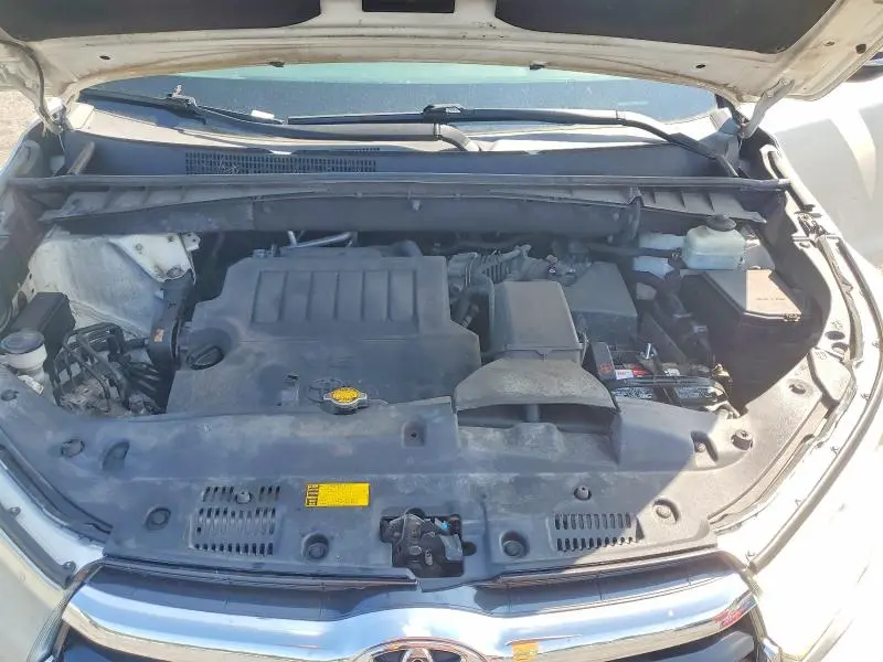 2015 TOYOTA HIGHLANDER LE  