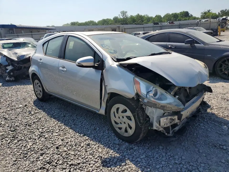 2016 TOYOTA PRIUS C   