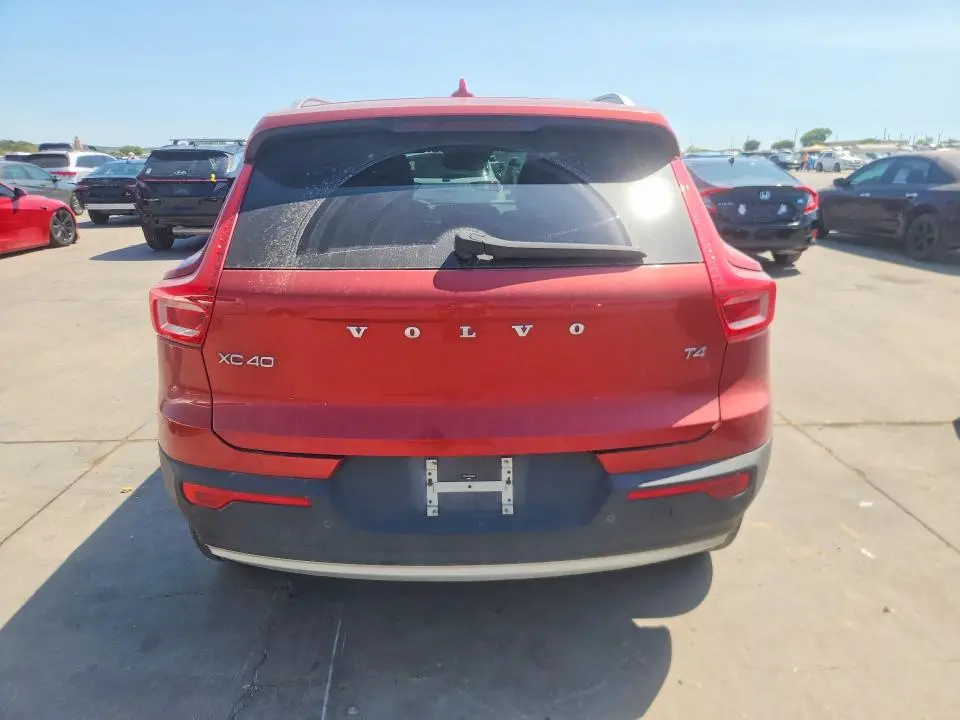 2019 VOLVO XC40 T4 MOMENTUM  