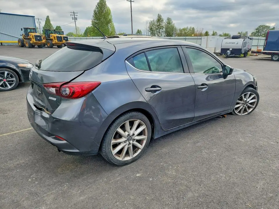 2017 MAZDA 3 TOURING  