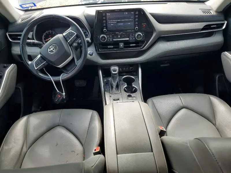 2022 TOYOTA HIGHLANDER XLE  