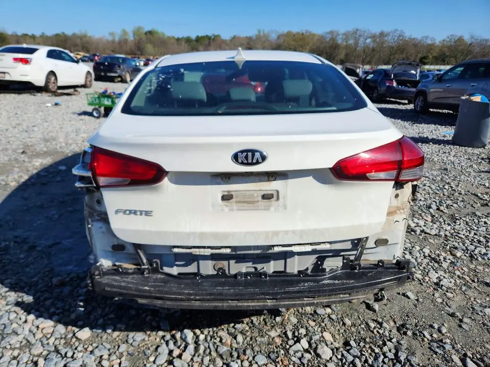 2018 KIA FORTE LX  