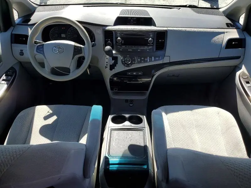 2014 TOYOTA SIENNA LE 8-PASSENGER  