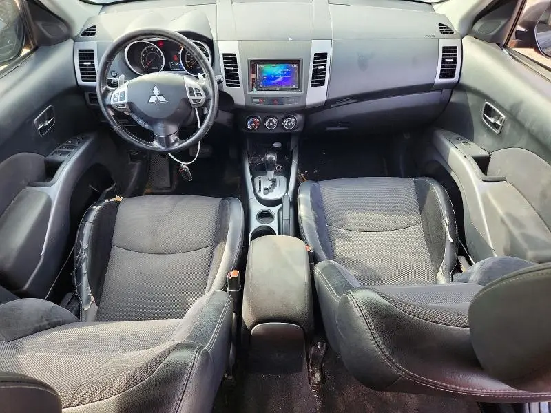 2012 MITSUBISHI OUTLANDER SE  