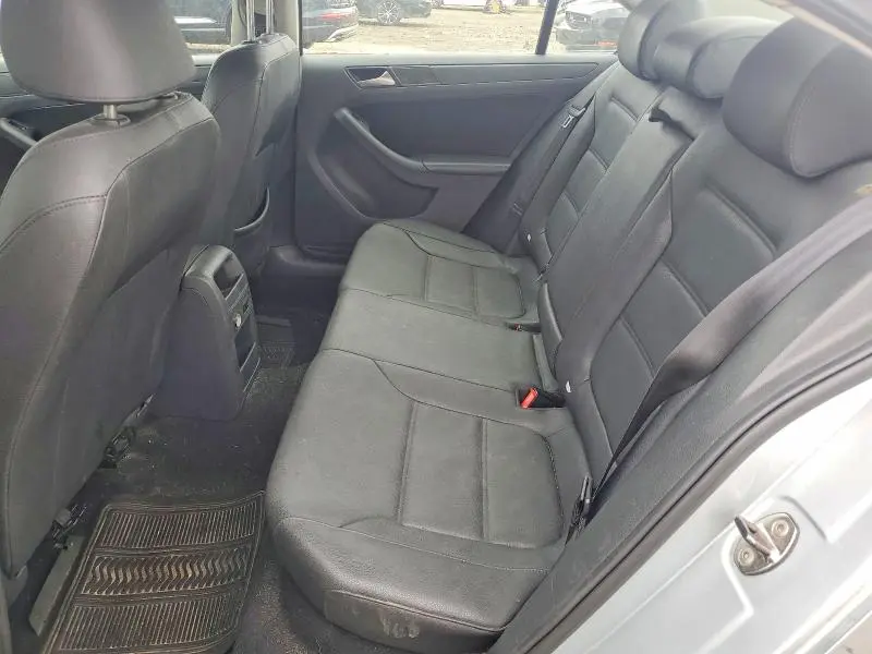 2012 VOLKSWAGEN JETTA SE  