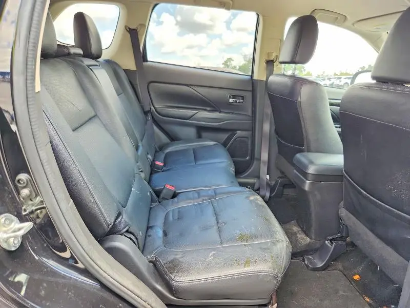 2017 MITSUBISHI OUTLANDER SE  