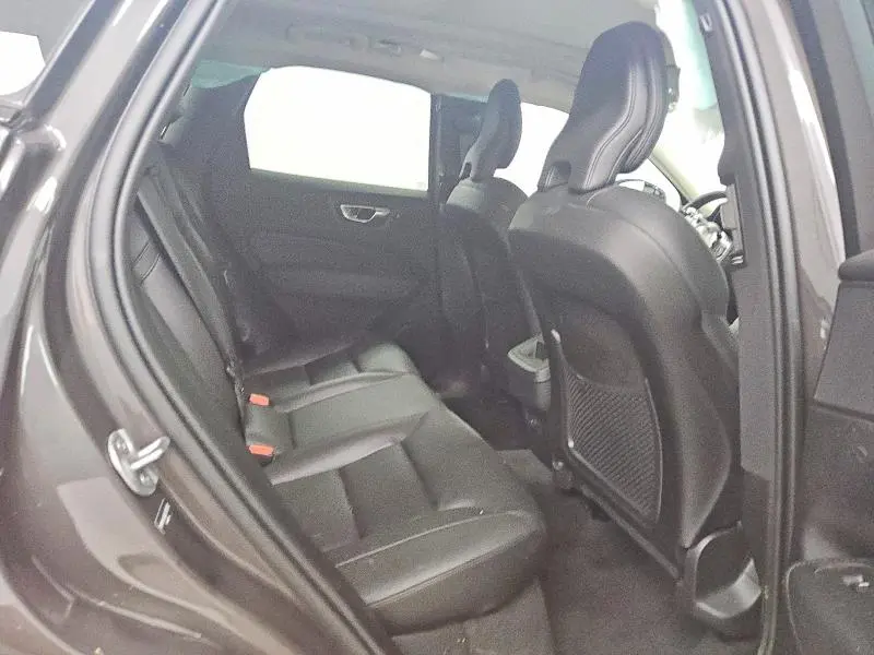 2025 VOLVO XC60 CORE  