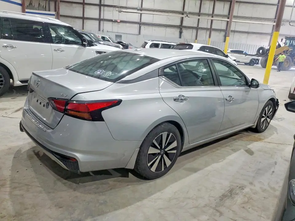2022 NISSAN ALTIMA SV  