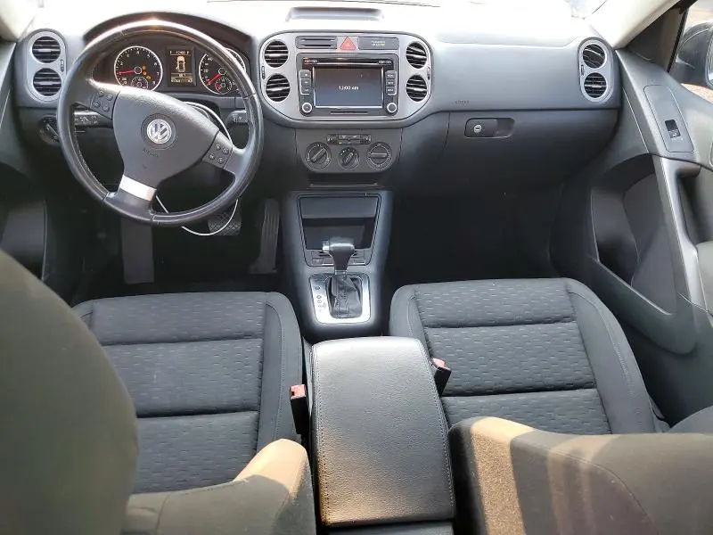 2010 VOLKSWAGEN TIGUAN SE  