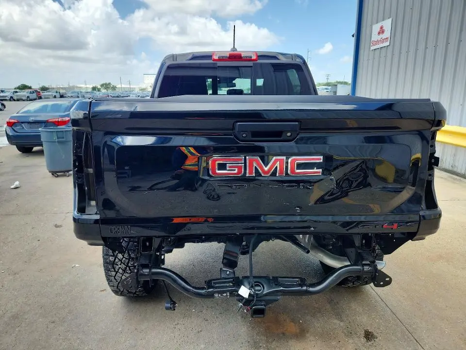 2025 GMC CANYON AT4  