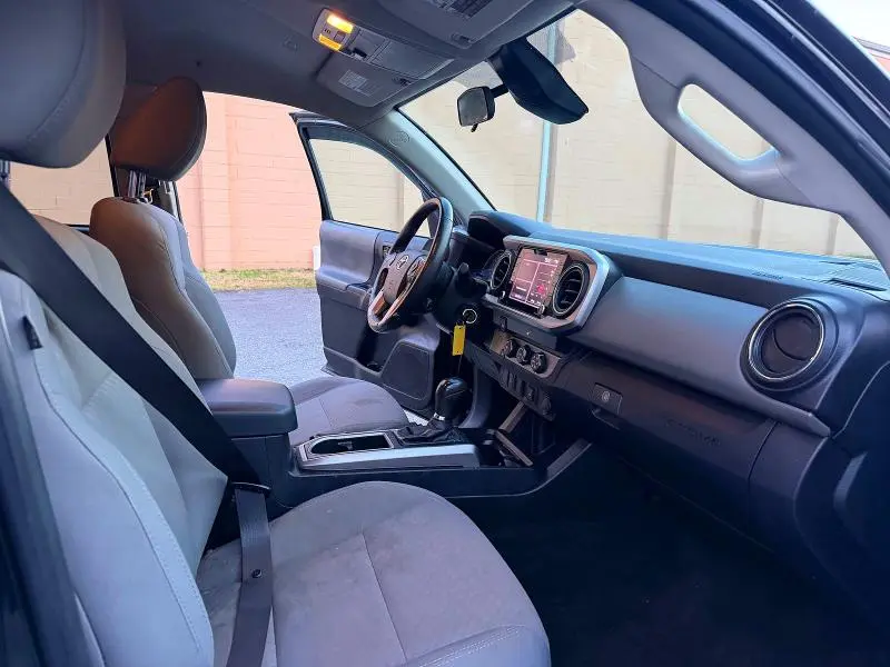 2020 TOYOTA TACOMA SR5  