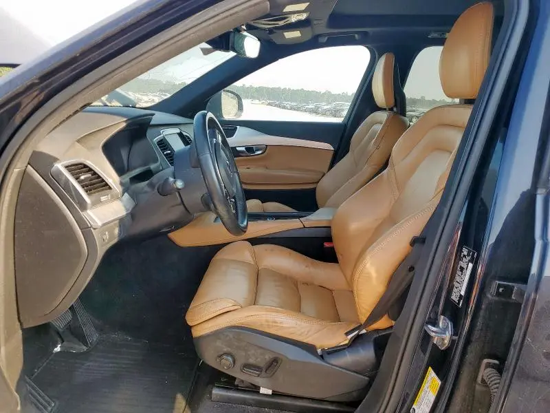 2017 VOLVO XC90 T6