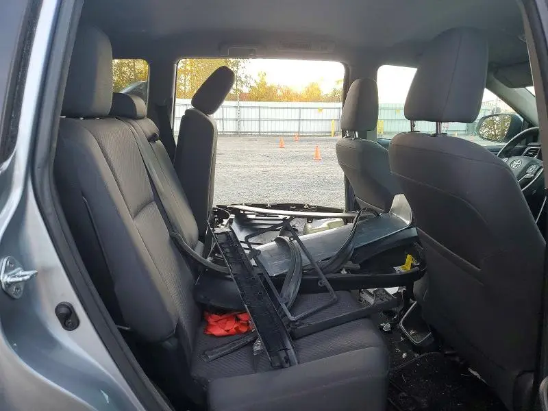 2016 TOYOTA HIGHLANDER LE  