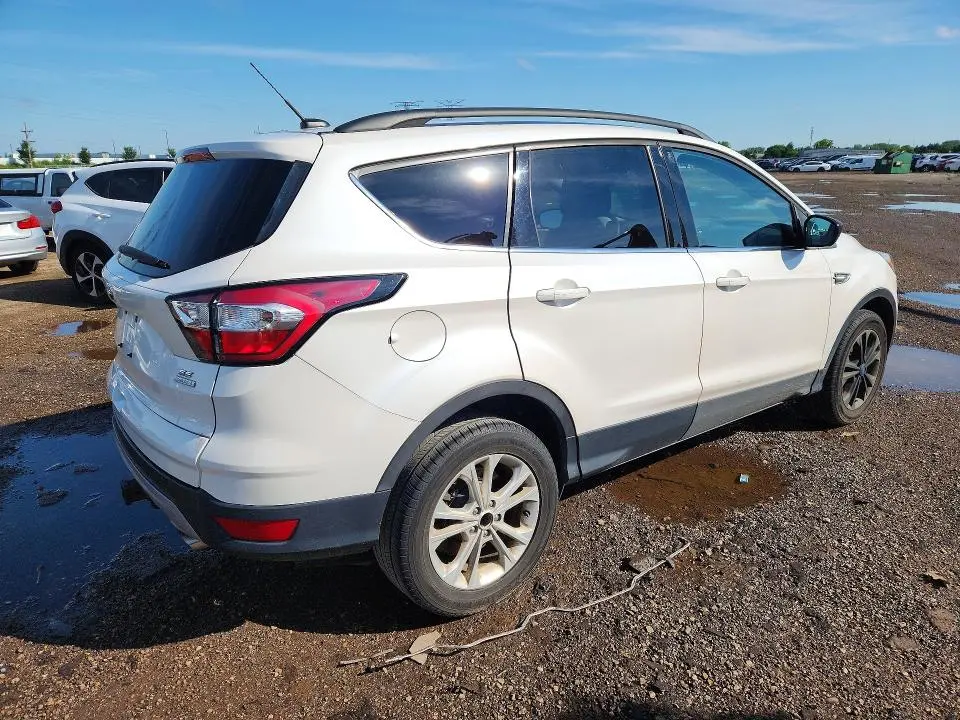 2017 FORD ESCAPE SE  