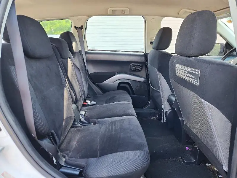 2010 MITSUBISHI OUTLANDER ES  