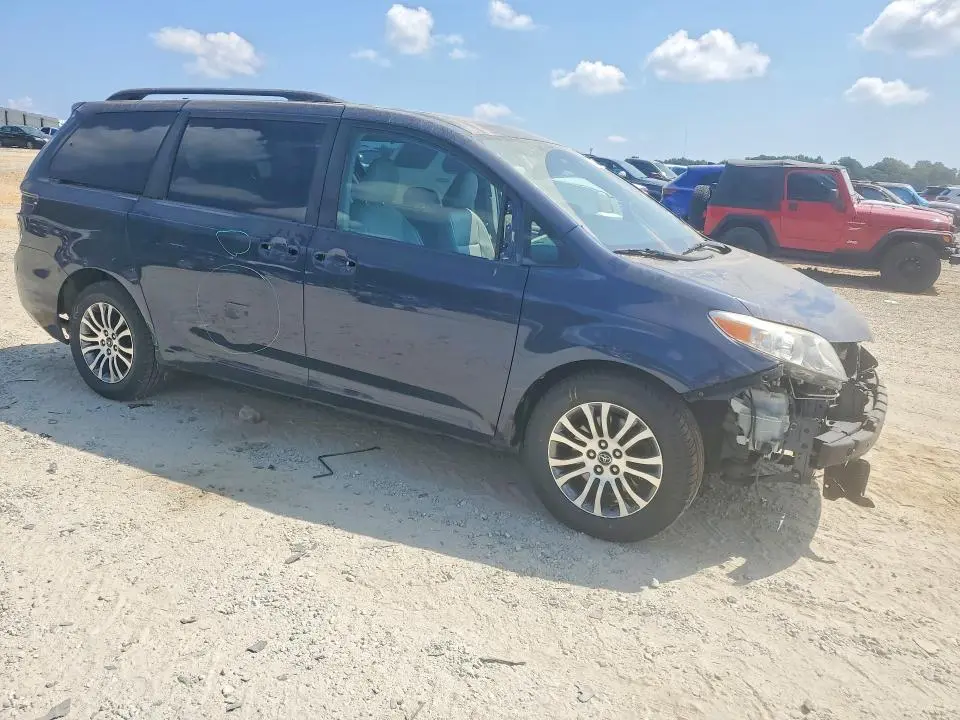 2018 TOYOTA SIENNA XLE 8-PASSENGER  