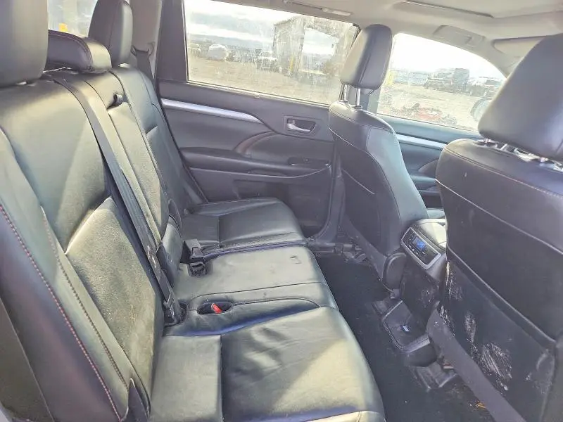 2017 TOYOTA HIGHLANDER XLE  