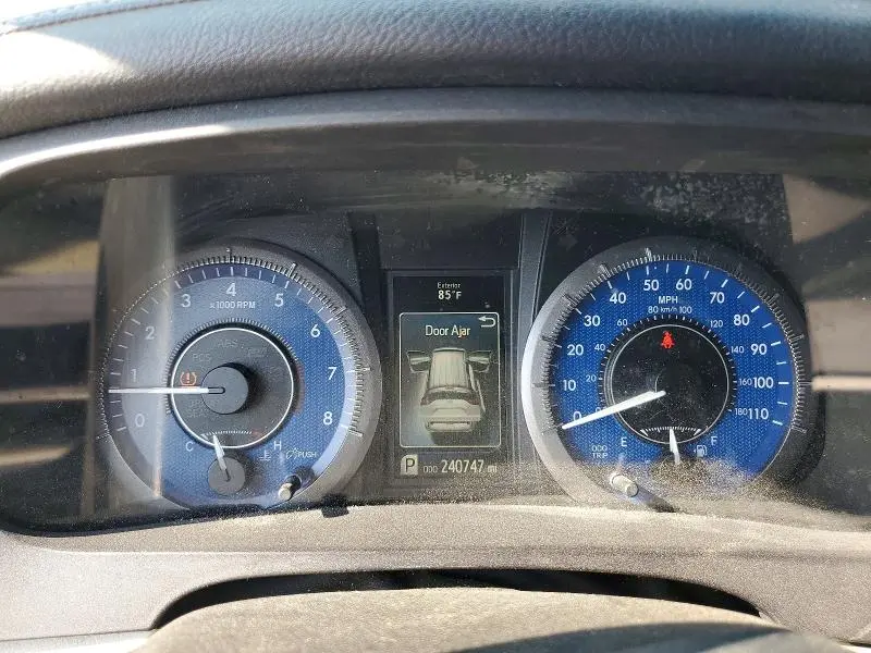2015 TOYOTA SIENNA XLE 8-PASSENGER  