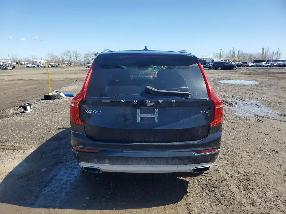 2021 VOLVO XC90 T6 MOMENTUM  