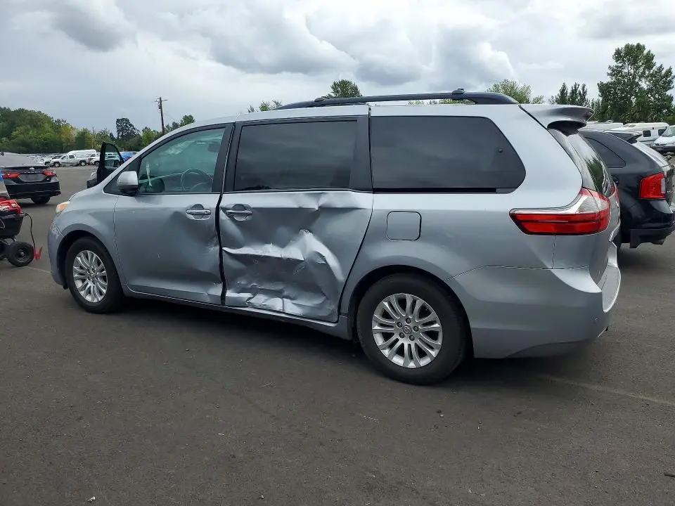 2017 TOYOTA SIENNA XLE 8-PASSENGER  