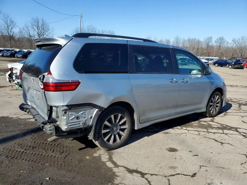 2020 TOYOTA SIENNA LE  