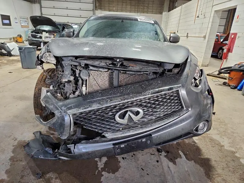 2017 INFINITI QX70   
