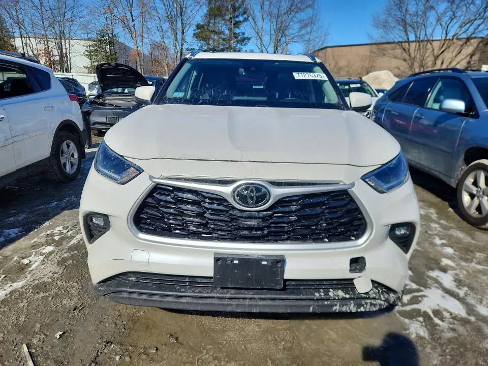 2021 TOYOTA HIGHLANDER XLE  