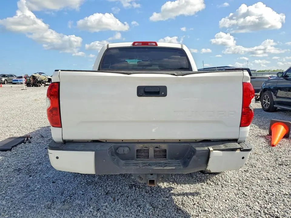 2018 TOYOTA TUNDRA CREWMAX SR5  