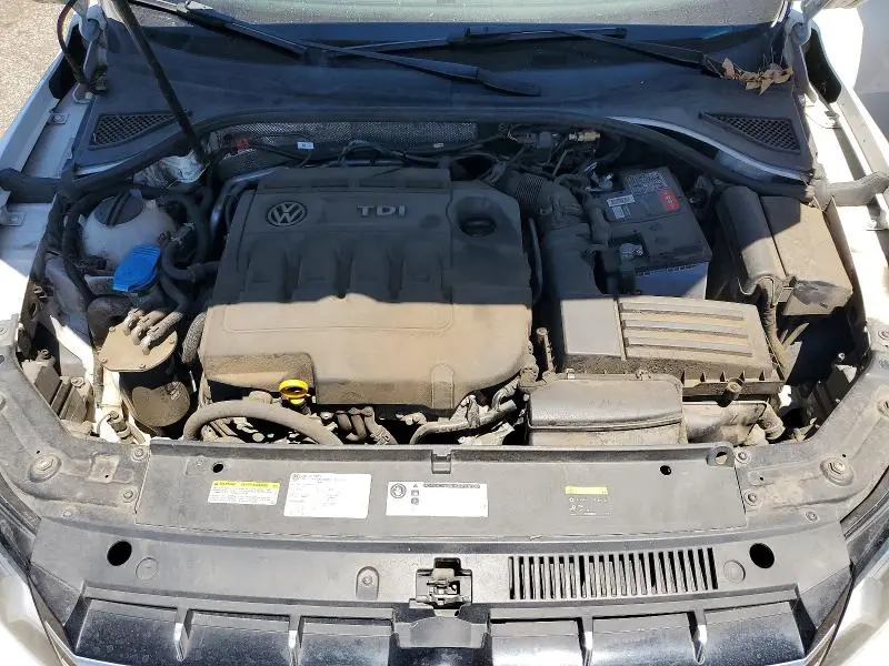 2015 VOLKSWAGEN PASSAT SE  