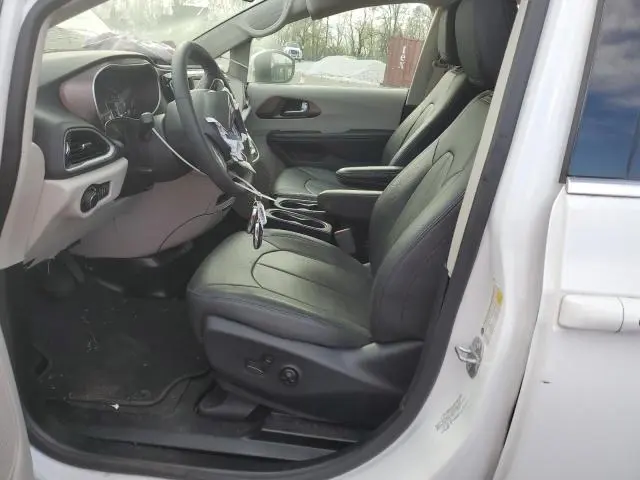 2022 CHRYSLER VOYAGER LX  