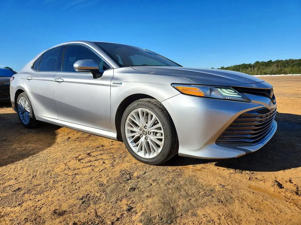 2020 TOYOTA CAMRY XLE  