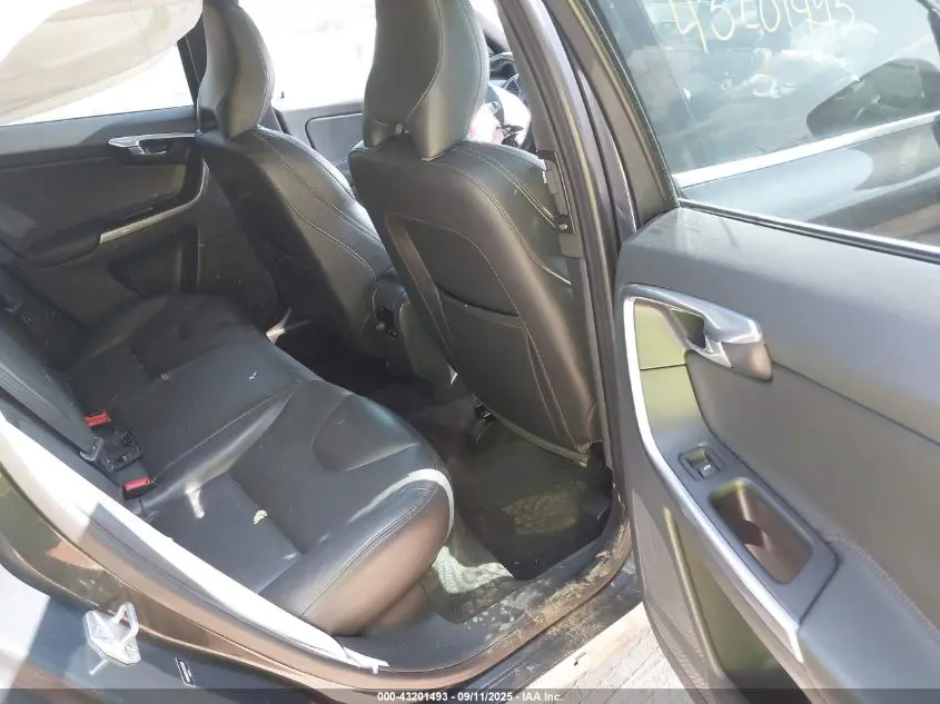 2015 VOLVO XC60 T5 PLATINUM