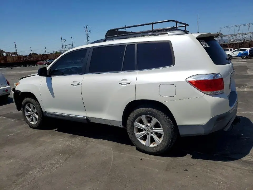 2012 TOYOTA HIGHLANDER SE  