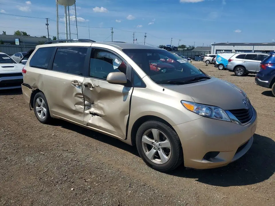 2013 TOYOTA SIENNA LE  